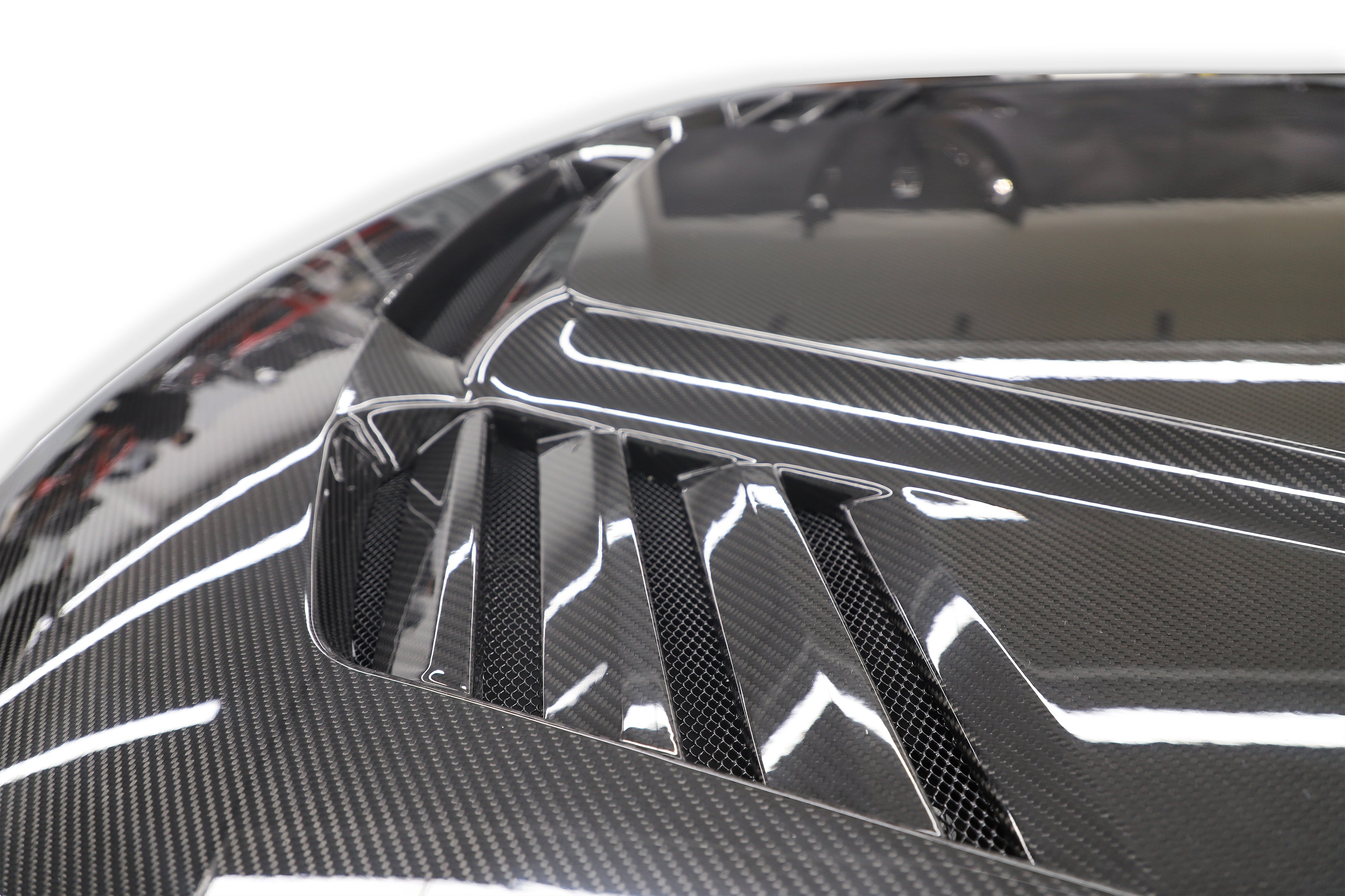 High-Gloss Finish BMW G87 M2 V Style Carbon Fiber Hood